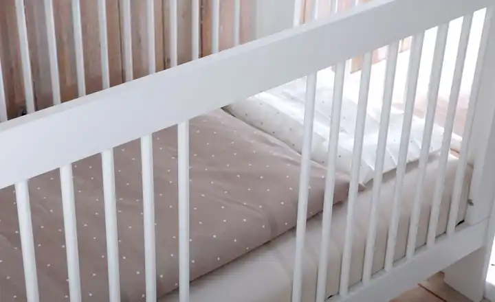 Babybett Joy 50% Rabatt mit kostenlosem Versand