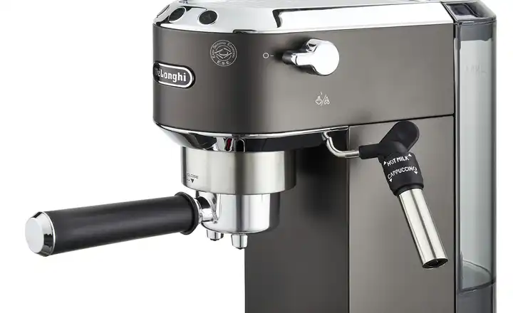 DeLonghiEspresso-Maschine EC 685.BK Dedica Blitzangebot