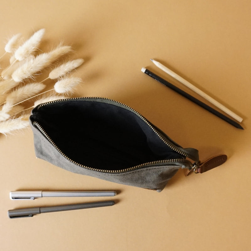 Leconi Stiftemappe Federtasche Stifteetui Federmappe Damen Herren Canvas Leder grün LE9026 Neueste Stile
