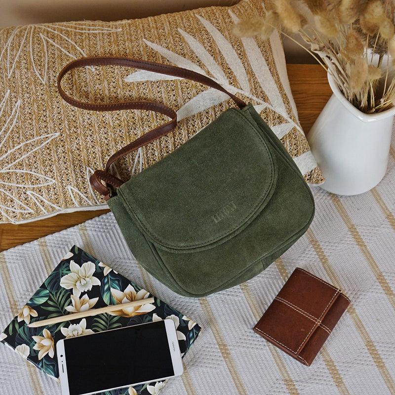 Leconi kleine Umhängetasche Ledertasche Damentasche Schultertasche Veloursleder grün LE3047 Fabrikladen