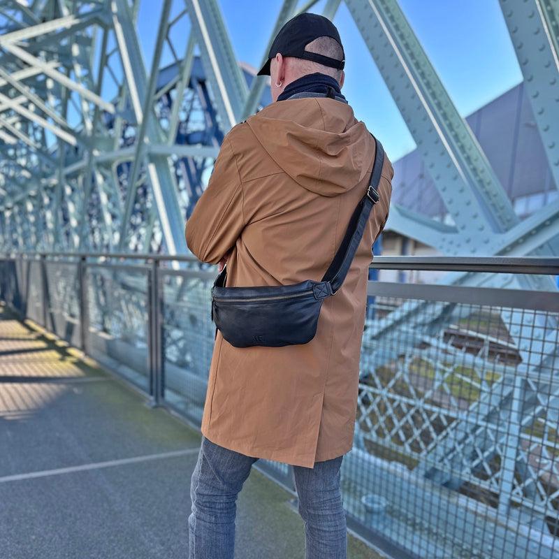Leconi große Bauchtasche Umhängetasche Crossbody Ledertasche Leder schwarz LE3087 Fabrikpreis