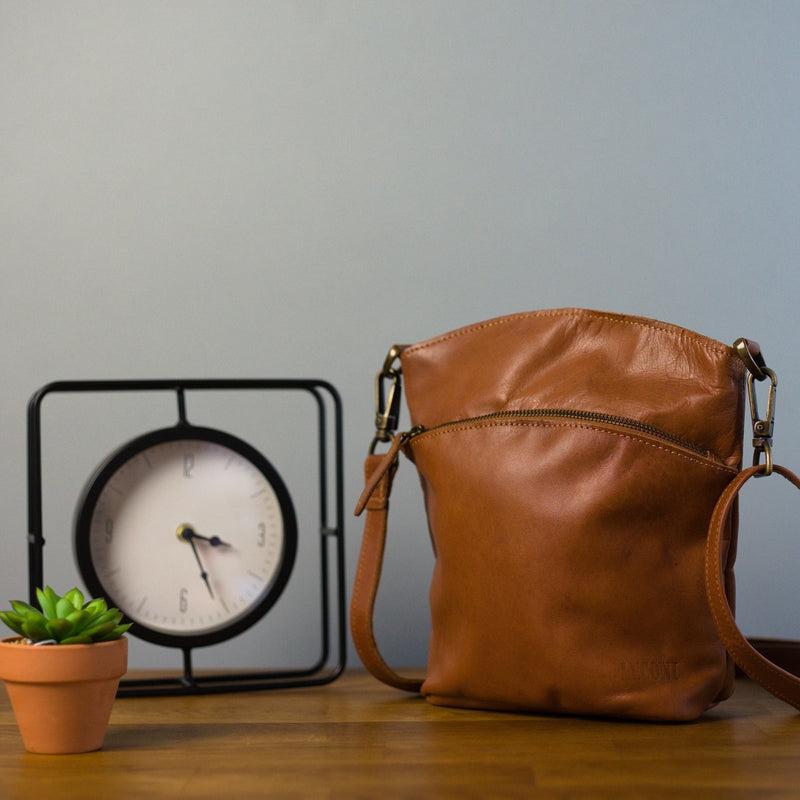 Leconi kleine Umhängetasche Schultertasche Freizeittasche Leder cognac LE3049 Flash Sale