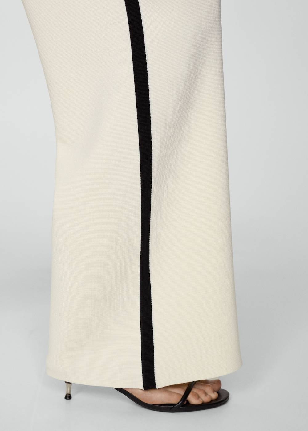 Mango Strickhose mit kontrastierenden Seitenstreifen Rabatt