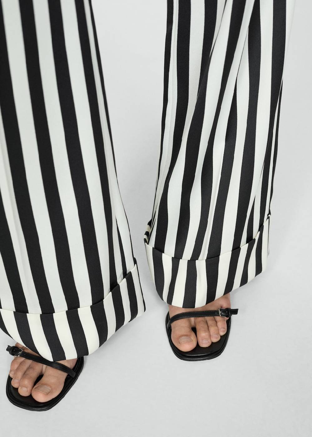 Mango Gerade geschnittene Streifenhose Neueste Mode