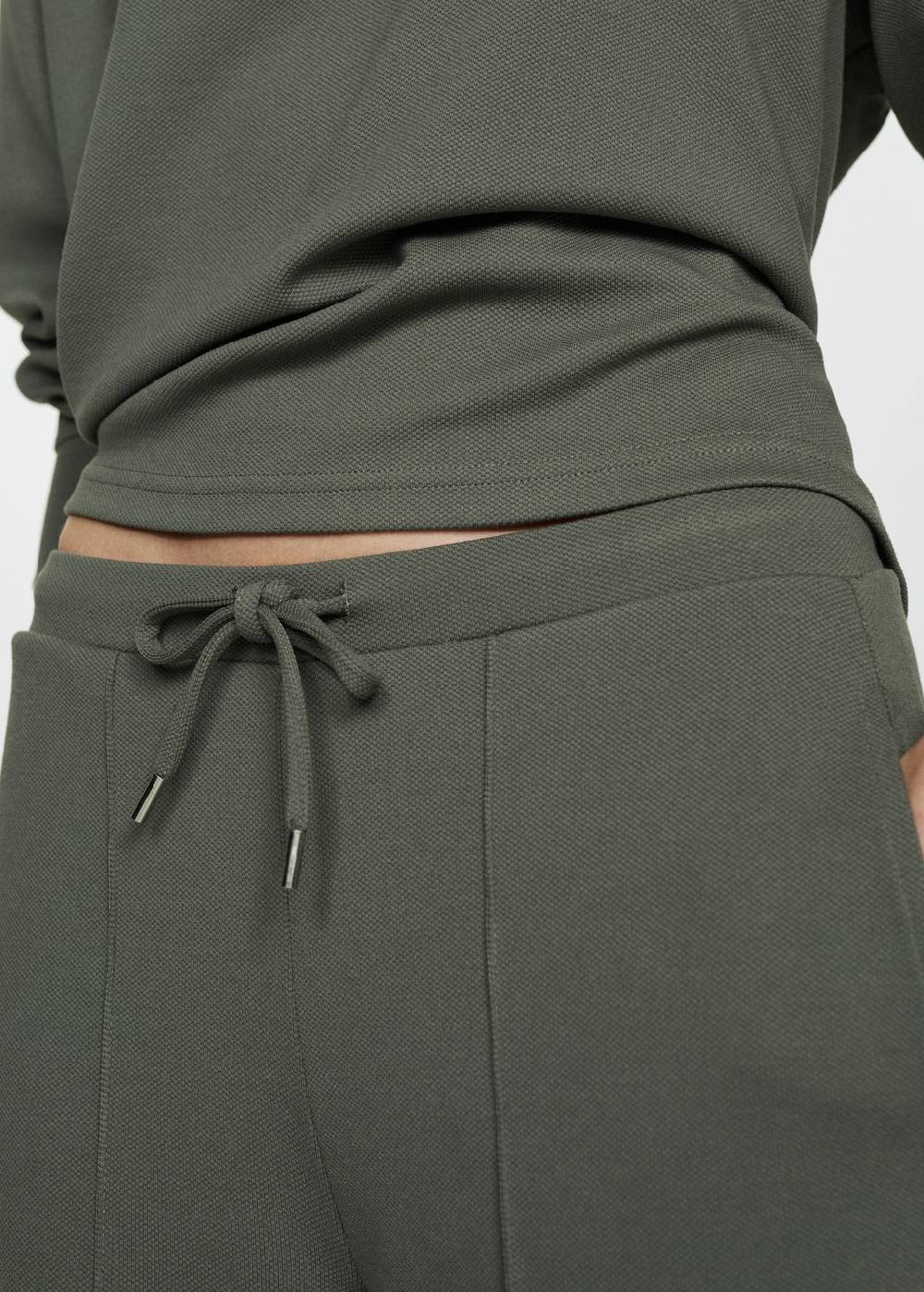 Mango Jogger Pants mit Nähten Bestseller