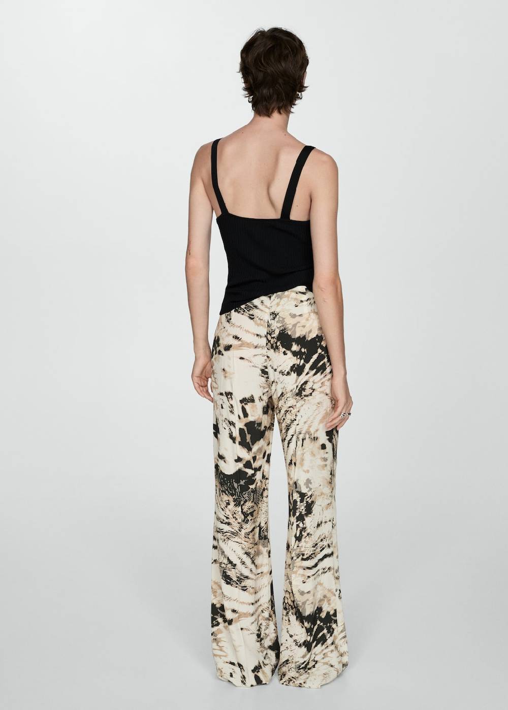 Mango Fließende Hose mit Animal-Print Exklusivangebot