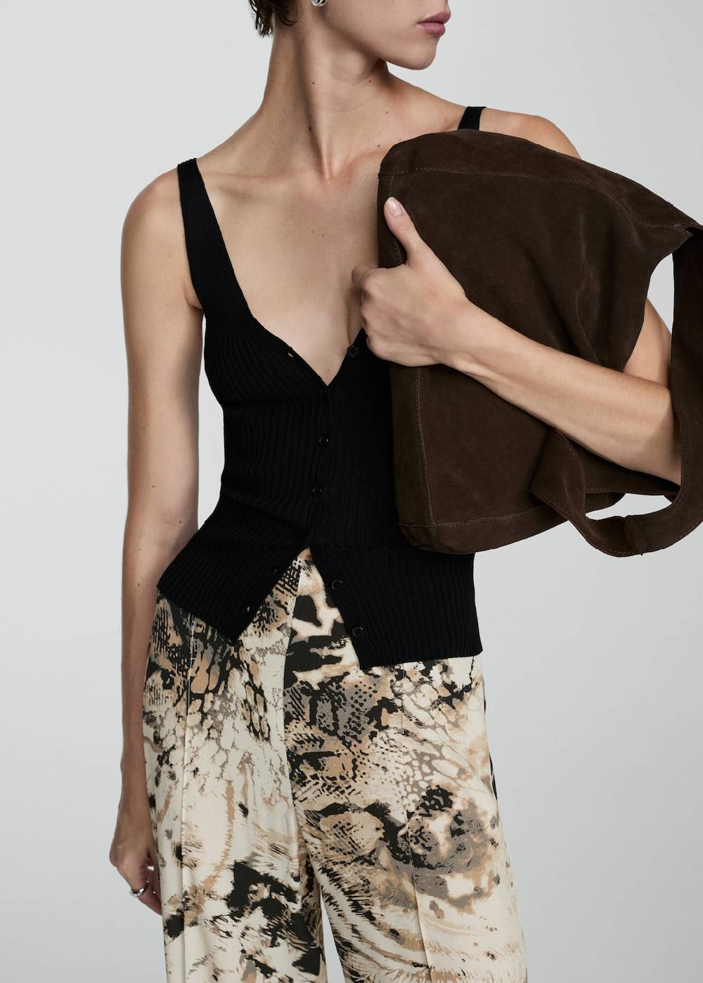 Mango Fließende Hose mit Animal-Print Exklusivangebot