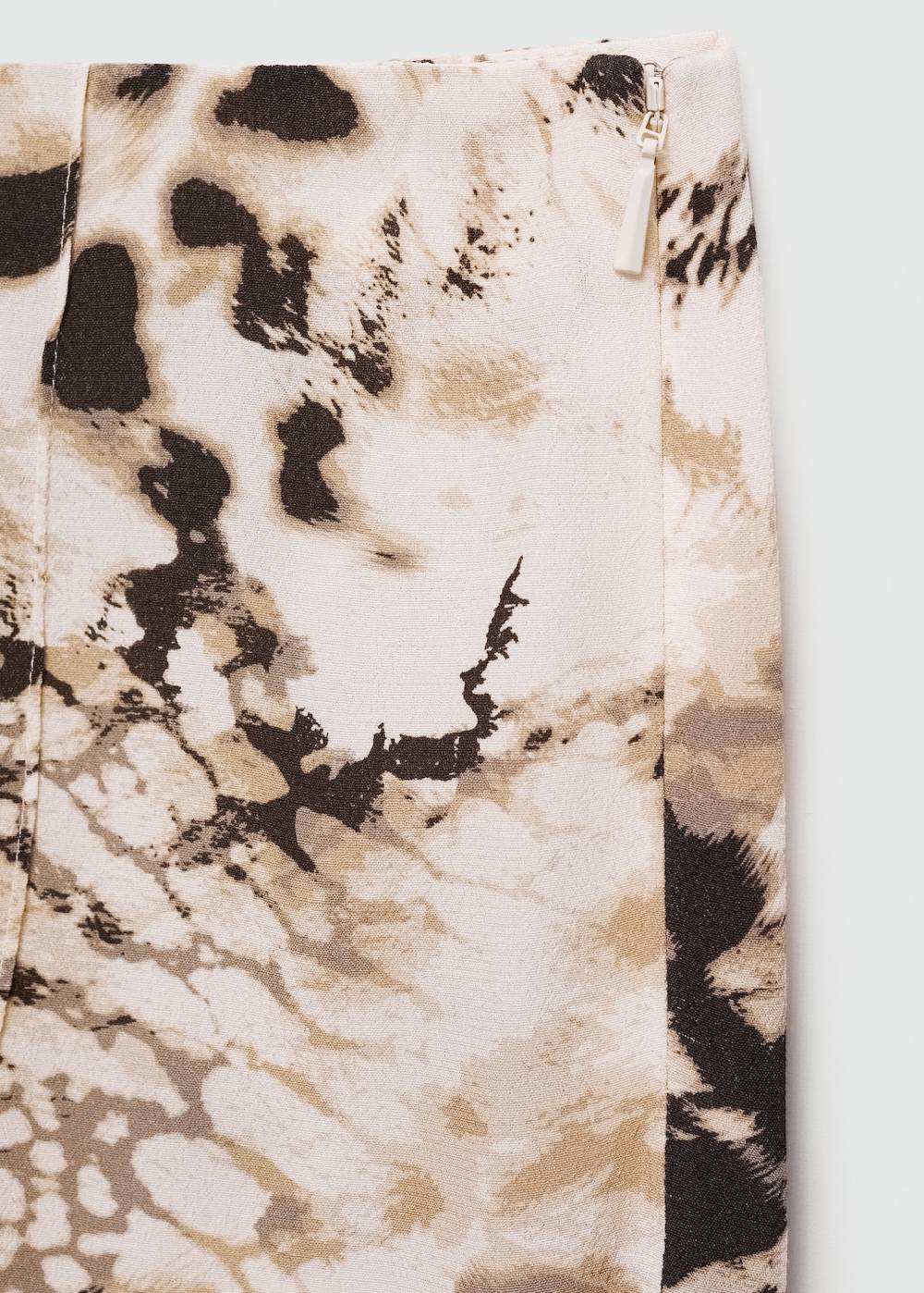 Mango Fließende Hose mit Animal-Print Exklusivangebot