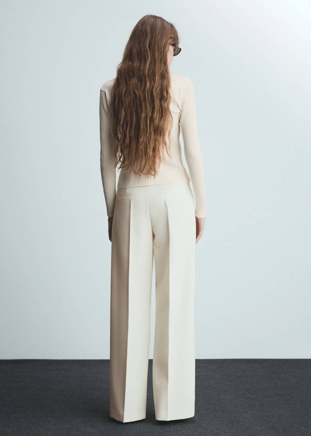Mango Wideleg-Bundfaltenhose Heißer Verkauf