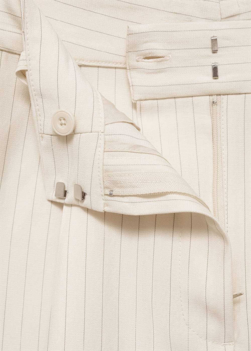 Mango Gerade Bermudashorts mit Streifenmuster Kauf eins, bekomm eins gratis