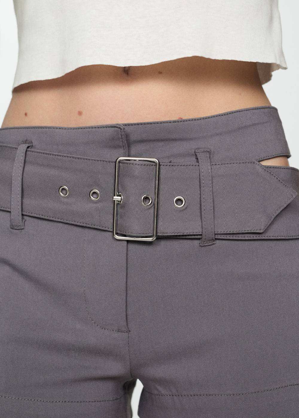 Mango Asymmetrische Shorts mit Gürtel Fabrikpreis