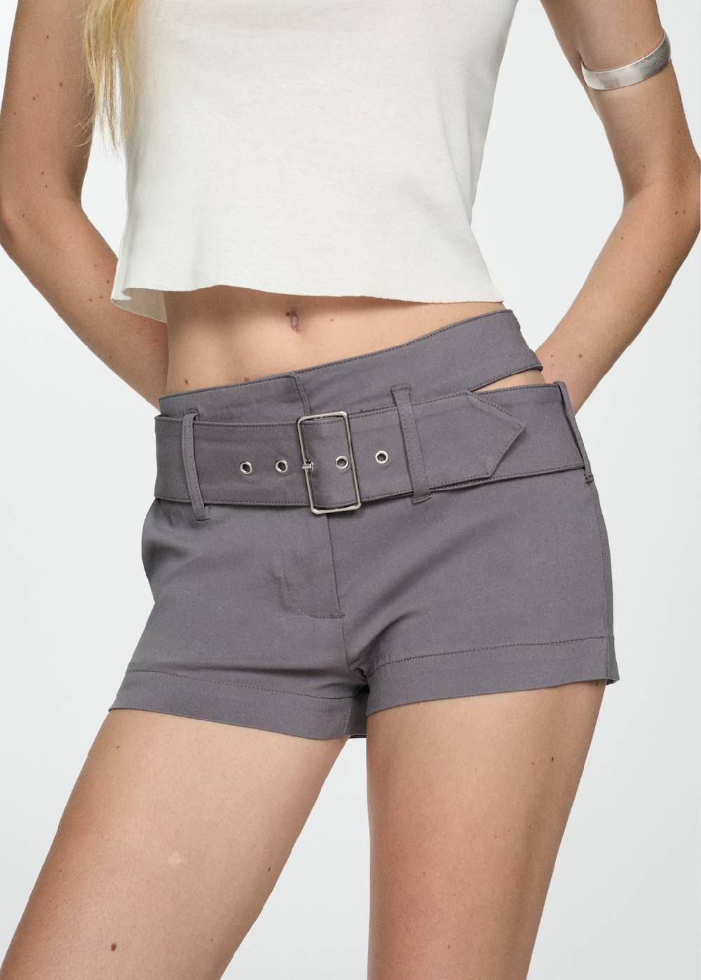 Mango Asymmetrische Shorts mit Gürtel Fabrikpreis