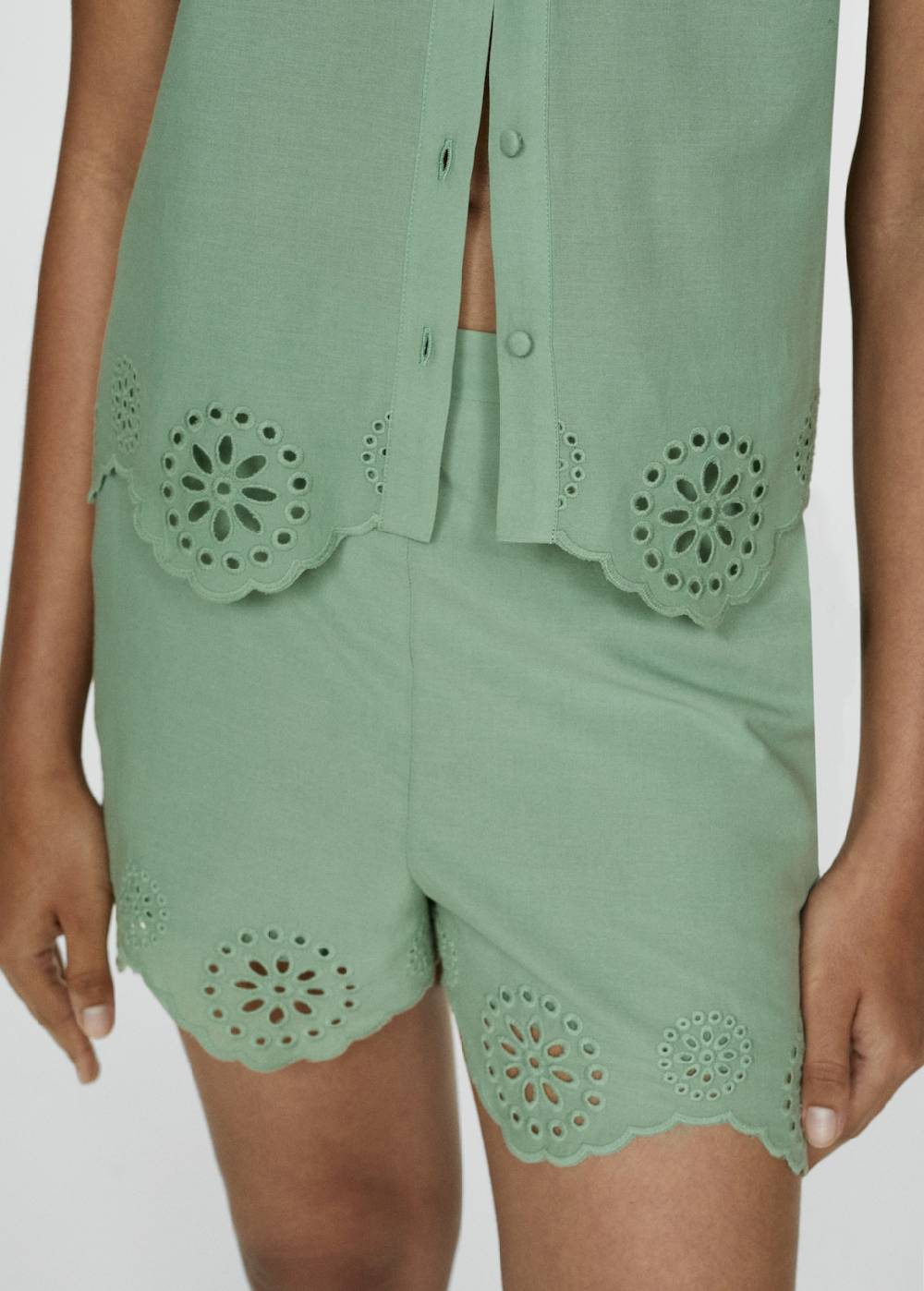 Mango Bestickte Lochstrick-Shorts Vierteljährliche Förderung