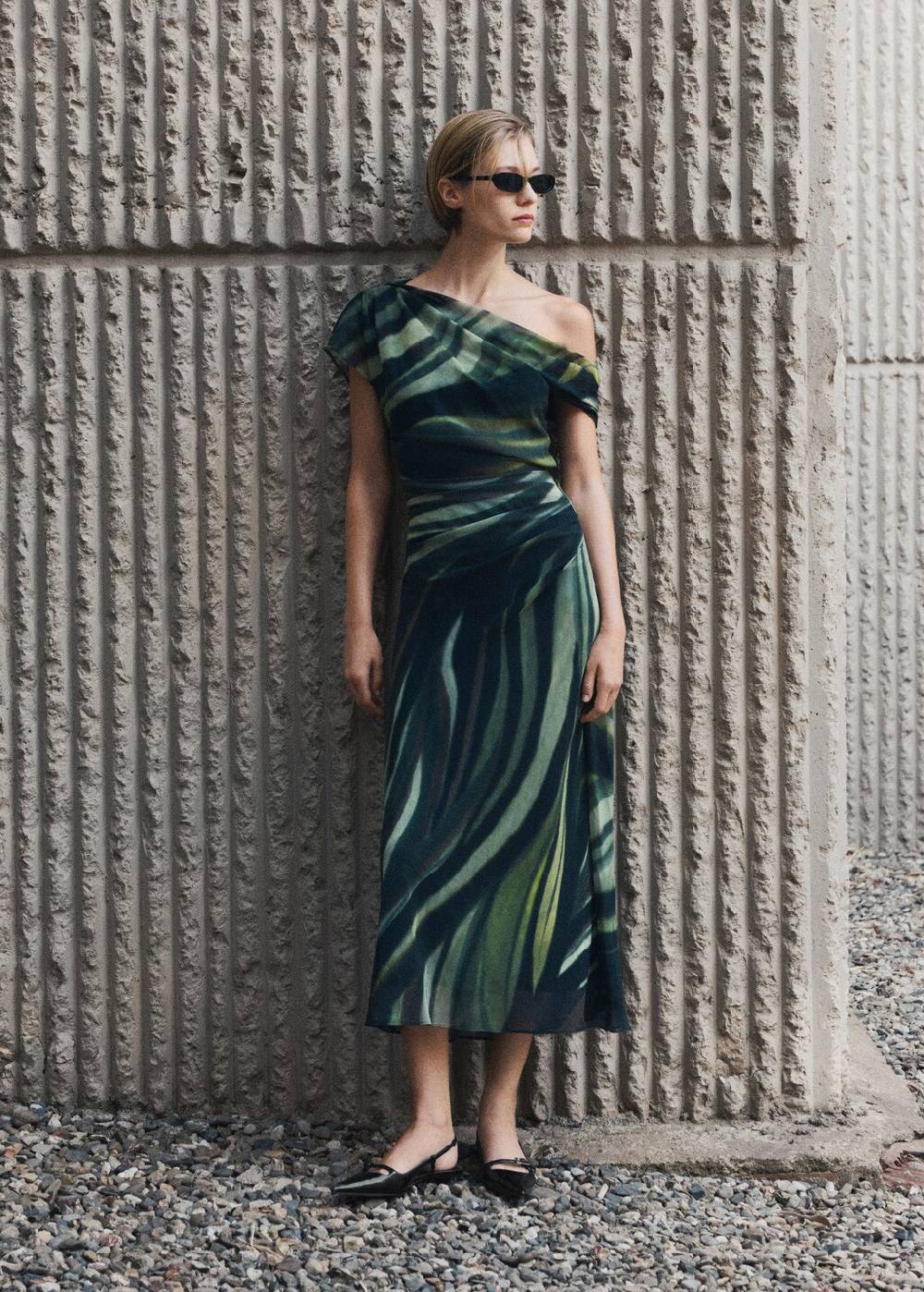 Mango Gemustertes Kleid mit drapierten Details Wochenangebot