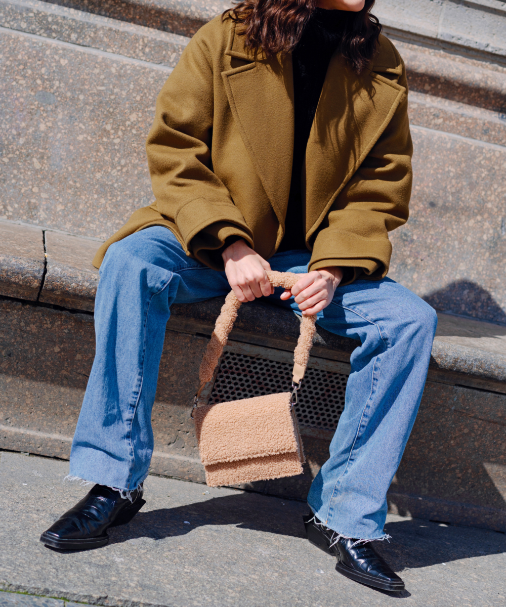 Seidenfelt Hellvi Crossbag with Teddy-Chain Kostenloser Versand international